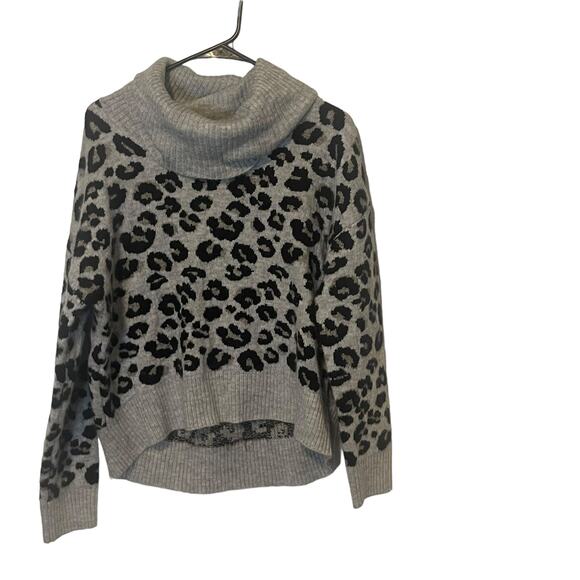 Jessica Simpson Women's Size Medium Snow Leopard Cowl Neck Sweater - Picture 1 of 8
